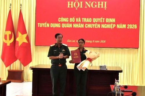 Bộ Quốc phòng tuyển dụng vợ của chiến sĩ hy sinh khi cứu 2 người bị điện giật
