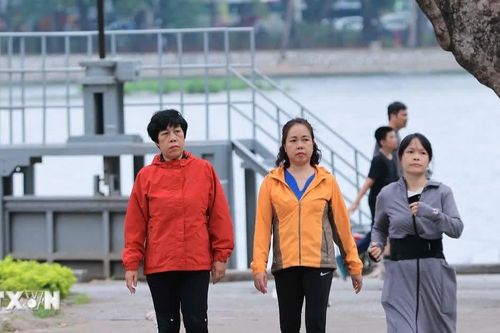Không khí lạnh gây mưa dông, Bắc Bộ chuyển mát từ đêm nay