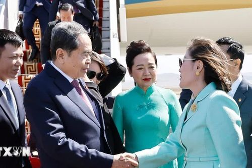 Chủ tịch Quốc hội và Phu nhân bắt đầu thăm chính thức Mông Cổ