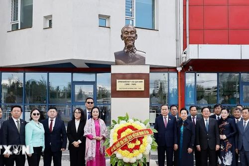 Chủ tịch Quốc hội thăm Trường số 14 mang tên Chủ tịch Hồ Chí Minh ở Mông Cổ