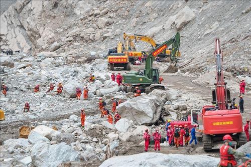 Lũ quét tại Nepal và Trung Quốc: Tiếp tục tìm kiếm và cứu hộ