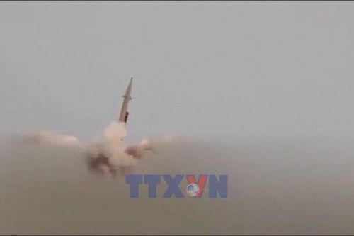 Iran tấn công các tàu khu trục và tiêm kích Mỹ