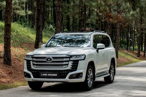 Toyota Land Cruiser HEV chốt giá từ 4,71 tỷ đồng