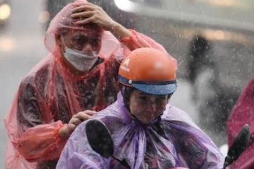 Hà Nội sắp có mưa dông, những nơi nào cần đặc biệt chú ý trong 3 giờ tới?