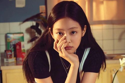 Jennie san bằng kỷ lục của BTS