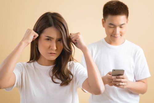 Hễ cãi vã là chồng xách ba lô bỏ đi