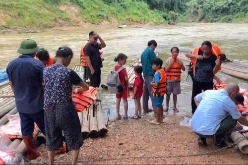 Chủ tịch UBND tỉnh Lạng Sơn chỉ đạo chấm dứt hiện tượng học sinh đi học bằng bè, mảng qua sông