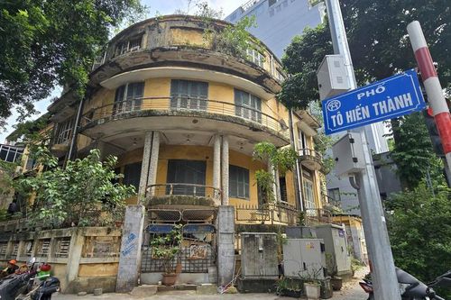 Biệt thự Pháp cổ 'ngự trên đất vàng' Hà Nội bỏ hoang, chờ ngày cải tạo