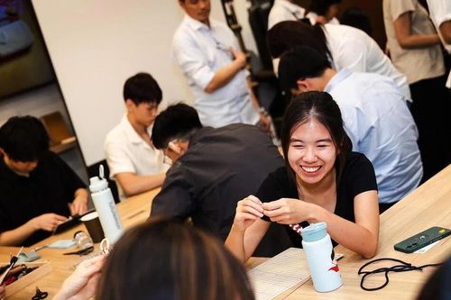 Người trẻ Singapore đổ tiền vào đầu tư, ngân hàng chạy đua đón tệp khách mới