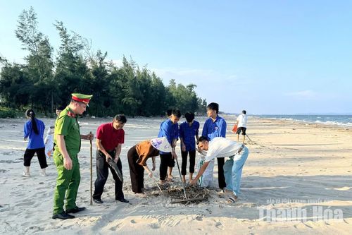 Xã Tiên Trang ra quân tổng vệ sinh môi trường