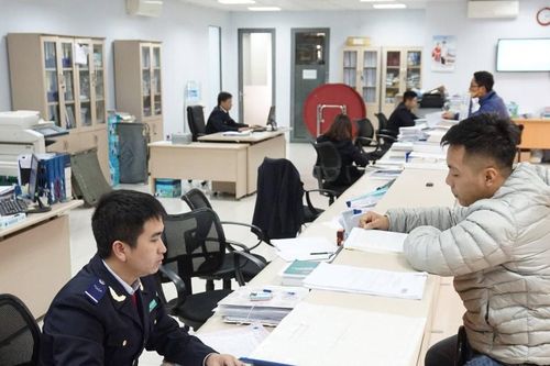 Đề xuất hạ mạnh ngưỡng miễn thuế với hàng nhập khẩu giá trị nhỏ