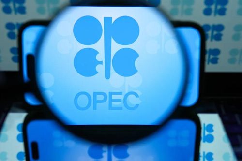 Sản lượng dầu thô của OPEC sụt giảm mạnh trong 8 tháng qua