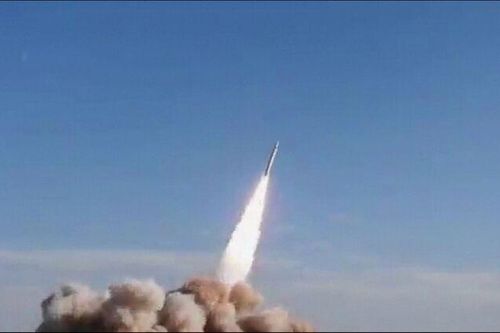 Iran tấn công các tàu khu trục và tiêm kích Mỹ