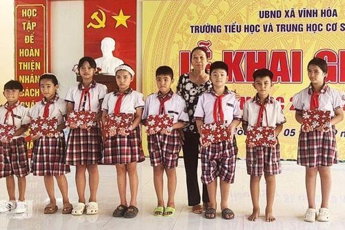 Ấm áp mô hình giúp học sinh đến trường ở Vĩnh Hòa