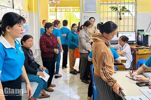 Hơn 200 phụ nữ ở Tân Hiệp, Thạnh Đông được khám sức khỏe miễn phí