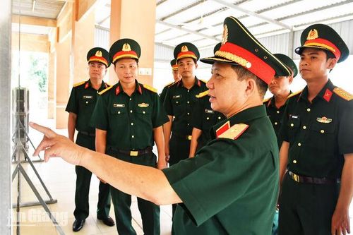 Chỉ huy trưởng Bộ Chỉ huy Quân sự tỉnh An Giang kiểm tra Đại đội 7