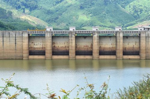 Cân đối nguồn nước để cấp cho hạ du đầu mùa lũ