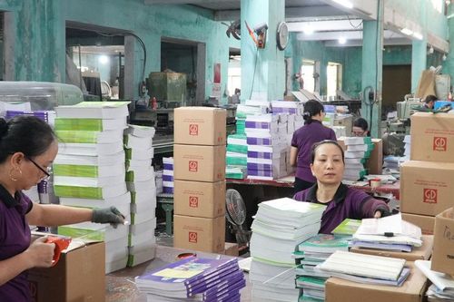 Khẩn trương khắc phục tình trạng thiếu sách giáo khoa