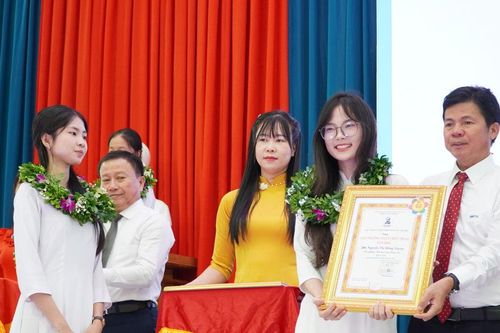 Các xã Tây Hồ, Chiên Đàn và Phú Ninh trao giải thưởng Phan Châu Trinh cho 78 cá nhân