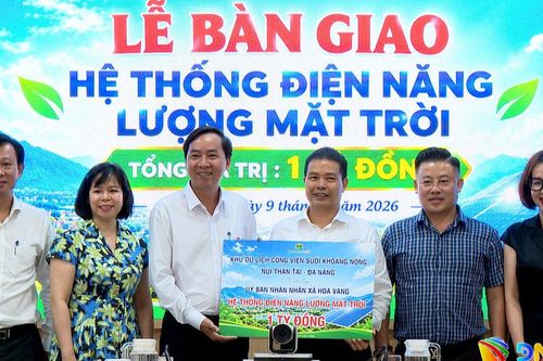 Xã Hòa Vang tiếp nhận hệ thống điện năng lượng mặt trời trị giá 1 tỷ đồng