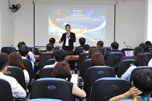Cập nhật các thông tin về nguồn vốn và thị trường cho doanh nghiệp