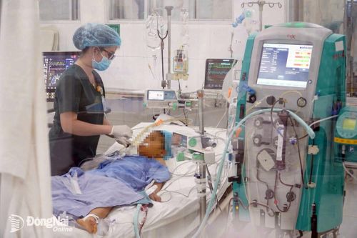 Bé gái 8 tuổi bị sốc sốt xuất huyết nặng, bệnh viện kêu gọi mạnh thường quân hỗ trợ