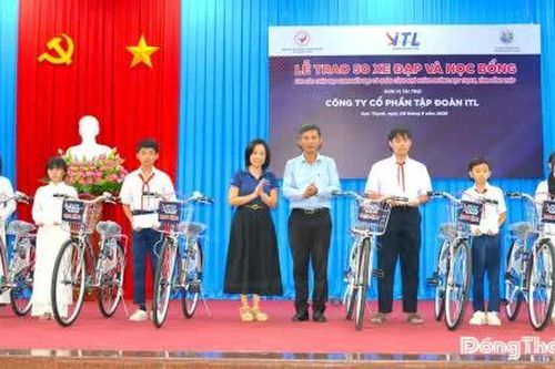 Phường Đạo Thạnh: Trao xe đạp và học bổng cho học sinh có hoàn cảnh khó khăn