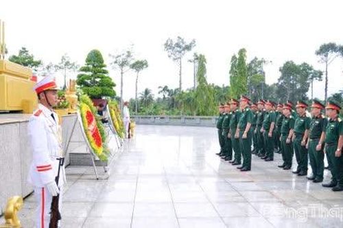 Ban Chỉ đạo 515 Quốc gia viếng Nghĩa trang Liệt sĩ Tiền Giang