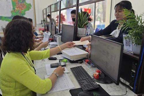 Cán bộ yêu cầu thêm giấy tờ ngoài danh mục, người dân xử lý thế nào?