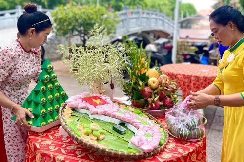 Xã Tây Sơn tổ chức hội thi “Trang trí mâm lễ vật dâng cúng Vua”