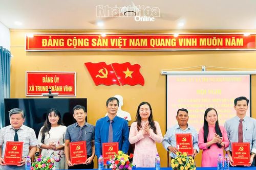 Đảng ủy xã Trung Khánh Vĩnh ký cam kết trách nhiệm với người đứng đầu, cấp phó