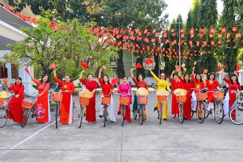 Phát triển Đảng trong hội viên phụ nữ - Kỳ cuối: Nâng cao chất lượng đội ngũ đảng viên nữ