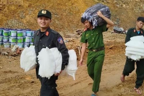 75 cán bộ, chiến sĩ Phòng Cảnh sát cơ động hỗ trợ học sinh 4 trường vùng cao, biên giới