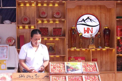 Tiêu thụ sản phẩm OCOP qua kênh du lịch