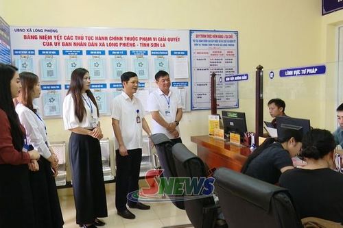 Kiểm tra cải cách hành chính tại xã Lóng Phiêng