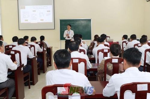 Đào tạo lý luận chính trị, nhịp cầu hữu nghị Việt - Lào