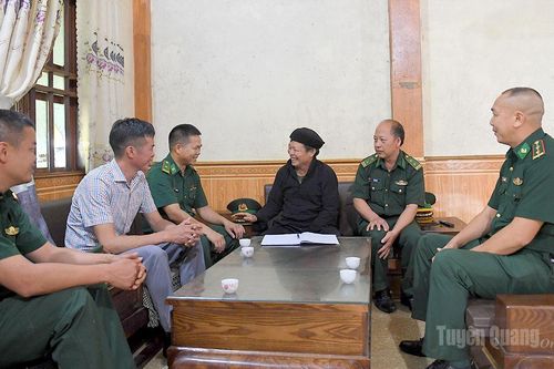 Điểm tựa lòng Dân