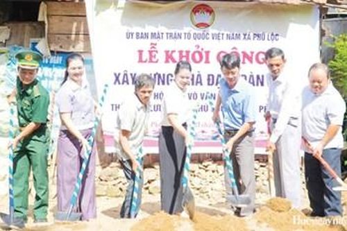 Xây nhà Đại đoàn kết cho người nghèo