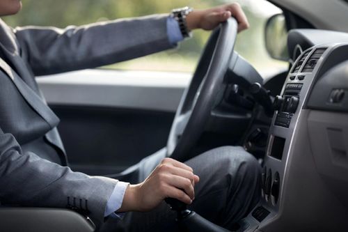 Xe số tự động hay số sàn: Loại nào tăng tốc nhanh hơn?