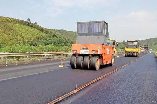 Chạy nước rút đưa loạt cao tốc về đích cuối năm