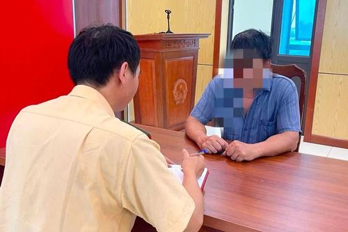 Phạt người lái đò ở Hải Phòng vì không hướng dẫn khách dùng dụng cụ cứu sinh