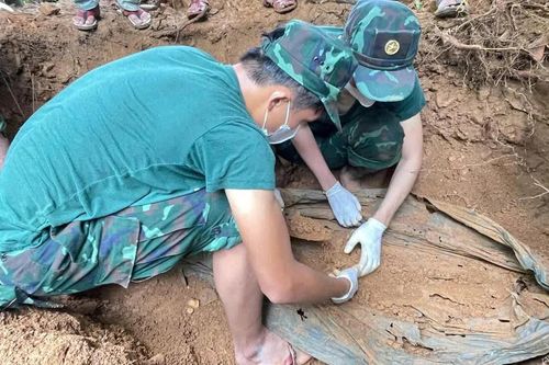 Đà Nẵng: Phát hiện 24 chiếc răng cùng nhiều di vật trong mộ hài cốt liệt sĩ