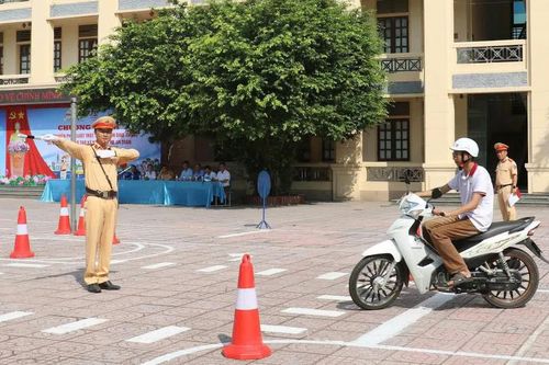 5.000 sinh viên Đại học Nghệ An được trang bị kỹ năng lái xe an toàn