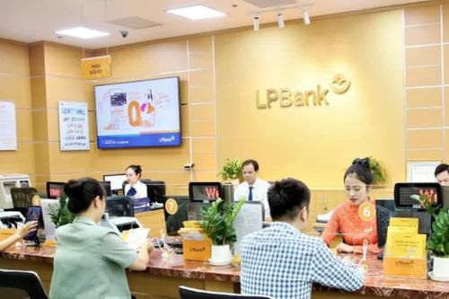 Đằng sau 'nước cờ' gom gần 12.000 tỷ đồng trái phiếu của LPBank