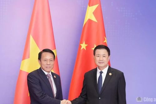 Bộ trưởng Lương Tam Quang hội đàm với Bộ trưởng Bộ Công an Trung Quốc Vương Tiểu Hồng
