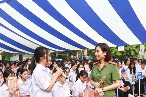 Lá chắn thép trên không gian số