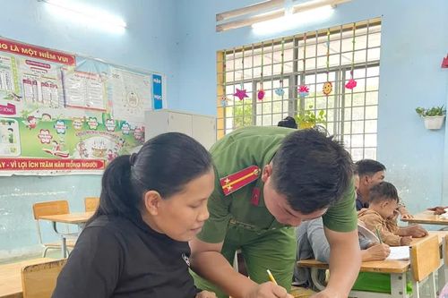 Gần dân hơn từ lớp bình dân học vụ dành cho người Raglai ở Khánh Hòa