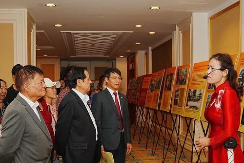 Khai mạc chuỗi hoạt động tôn vinh Chủ tịch Hồ Chí Minh tại Trung Quốc