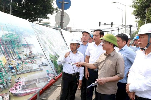 Tập trung nguồn lực, phấn đấu vượt tiến độ ba cầu vượt sông Hồng