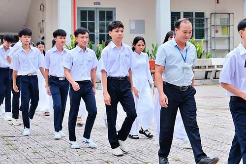 'Đổi mới tư duy, chuyển biến mạnh mẽ, kết quả thực chất' bắt đầu từ kiểm tra, đánh giá thường xuyên